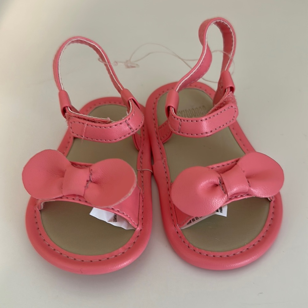 NWOT Gymboree crib sandal size 0-3 months
